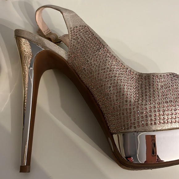 Jessica Simpson gold studded high heel - Picture 3 of 4